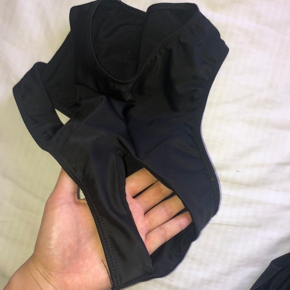 Black swimsuit top and bottom - Picture 5 of 5